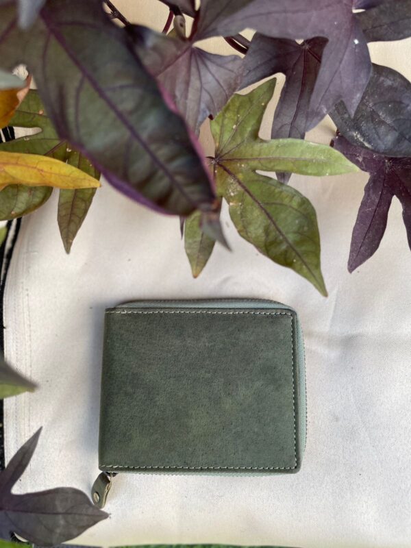Green round zipper leather wallet